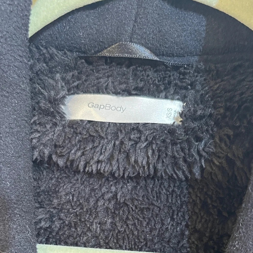Gapbody fleece and fur open front, black jacket XS/S pockets EUC - Picture 3 of 5